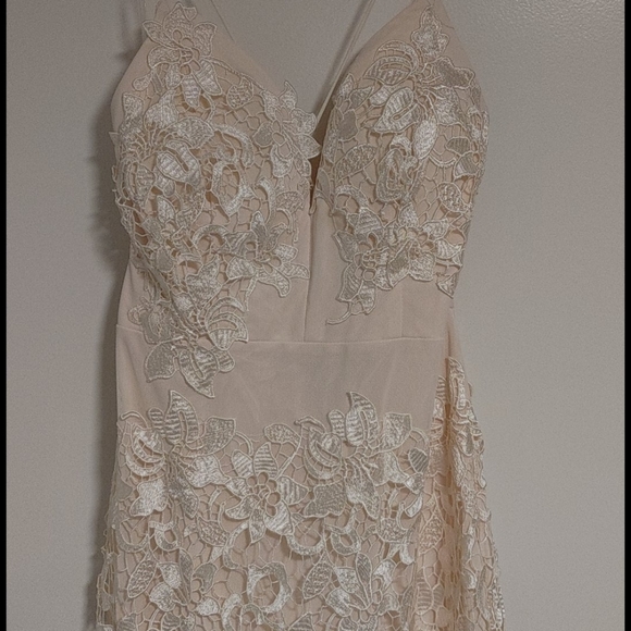 Beautiful ball gown - Picture 4 of 9